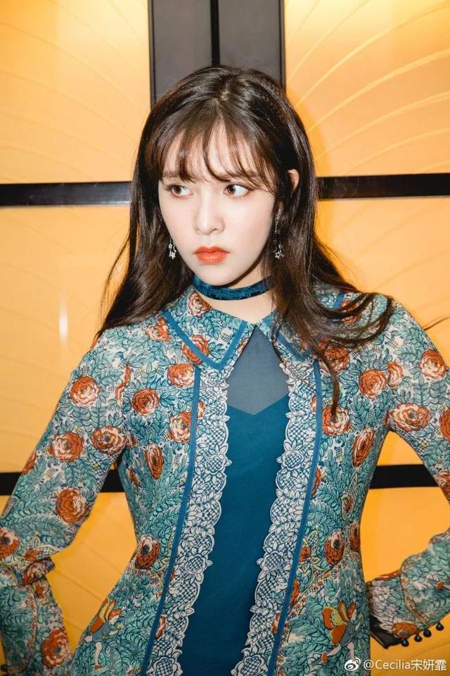 她是《恋爱先生》里抢眼的长腿精，竟然也能放下包袱扮丑耍宝？
