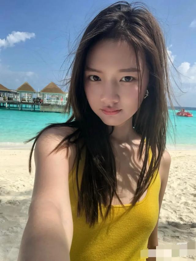 任敏晒海岛度假库存照,扑面而来的清新感,脸蛋甜美身材却很性感