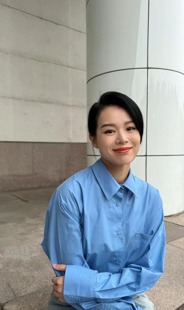 59岁的关咏荷,港女的不老神颜