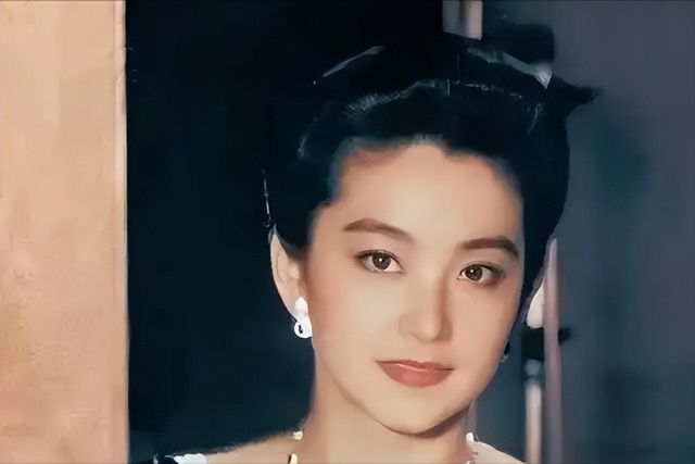 徐克称她是50年一遇美女,发哥对她一见钟情,自己感情却理不清