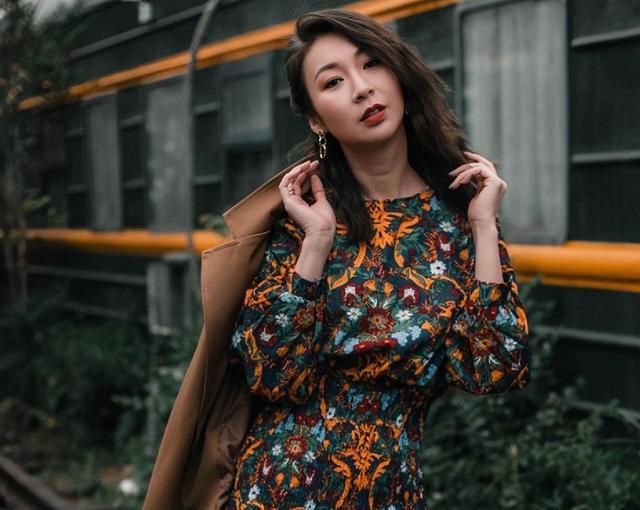 TVB知名女星新剧牺牲好大,床戏长达一分钟,被同剧壮男狂亲