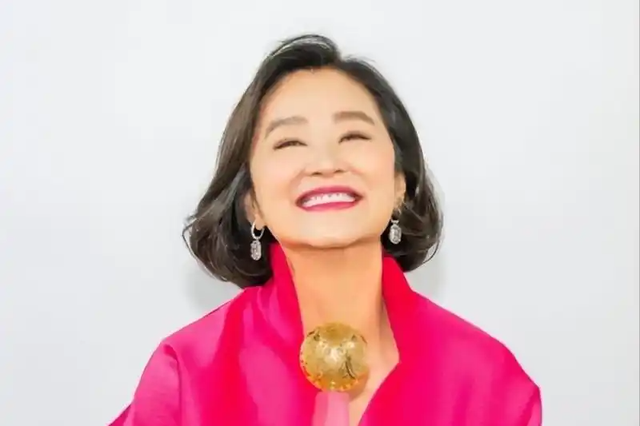 徐克称她是50年一遇美女,发哥对她一见钟情,自己感情却理不清