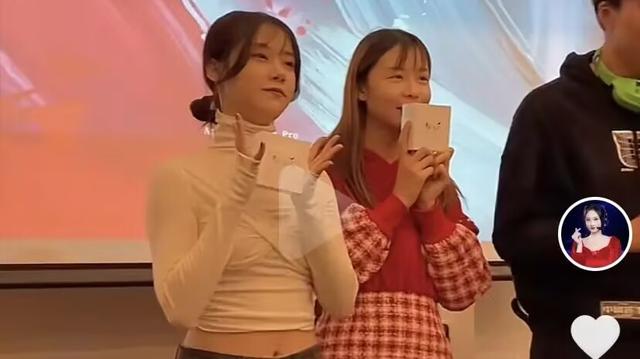 LPL美女解说放飞自我!深夜大跳擦边舞,直播间沦为“认妈”现场