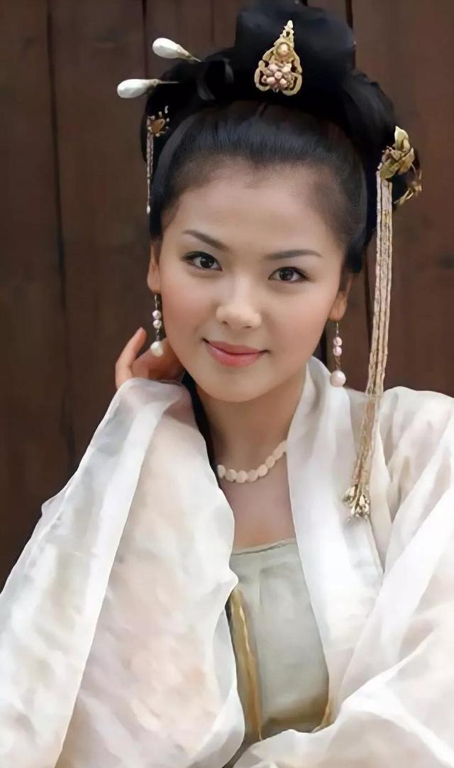 越“老”越美的6位女星,年轻时平平无奇,年纪大了反而美了