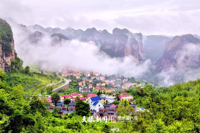 天青色等烟雨,而我在等你