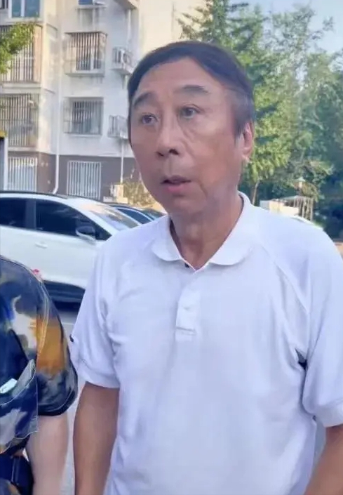 一手好牌打得稀烂！他搭档冯巩春晚一夜爆红，后却成百万诈骗犯
