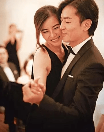 郑伊健“不缺钱”,专心在家陪老婆,拒绝参加《披荆斩棘的哥哥》