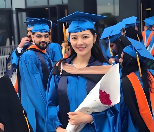 妻子病逝1年后娶小25岁娇妻,公司年入2934亿,坐拥2333吨金矿