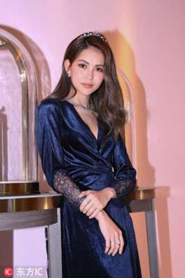 昆凌图片(昆凌“幸福肥”小脸圆润肉嘟嘟，戴皇冠穿丝绒蕾丝连衣裙女人味足)