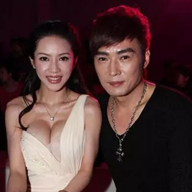 焦恩俊的“混乱”情史,和夺走他财产、女儿的“心机前妻”