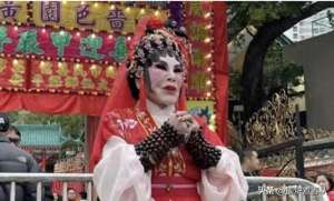 夏蕙(彪悍爱情香港赛车之父，爱上“鬼脸情妇”，人称“夏蕙宝宝”)