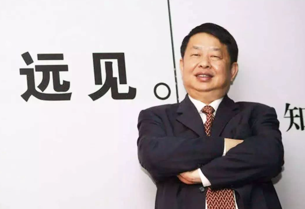 妻子病逝1年后娶小25岁娇妻,公司年入2934亿,坐拥2333吨金矿