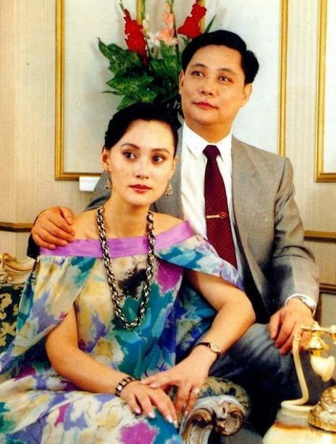 刘奕君:人生低谷期净身出户,二婚娶小娇妻终获幸福