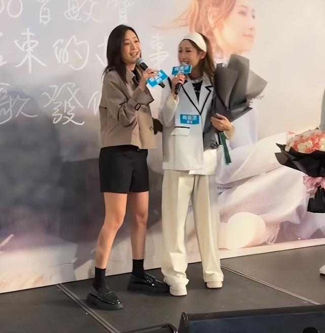 朱智贤分手后露面显憔悴，双眼浮肿像哭过，强挤笑容状态不佳