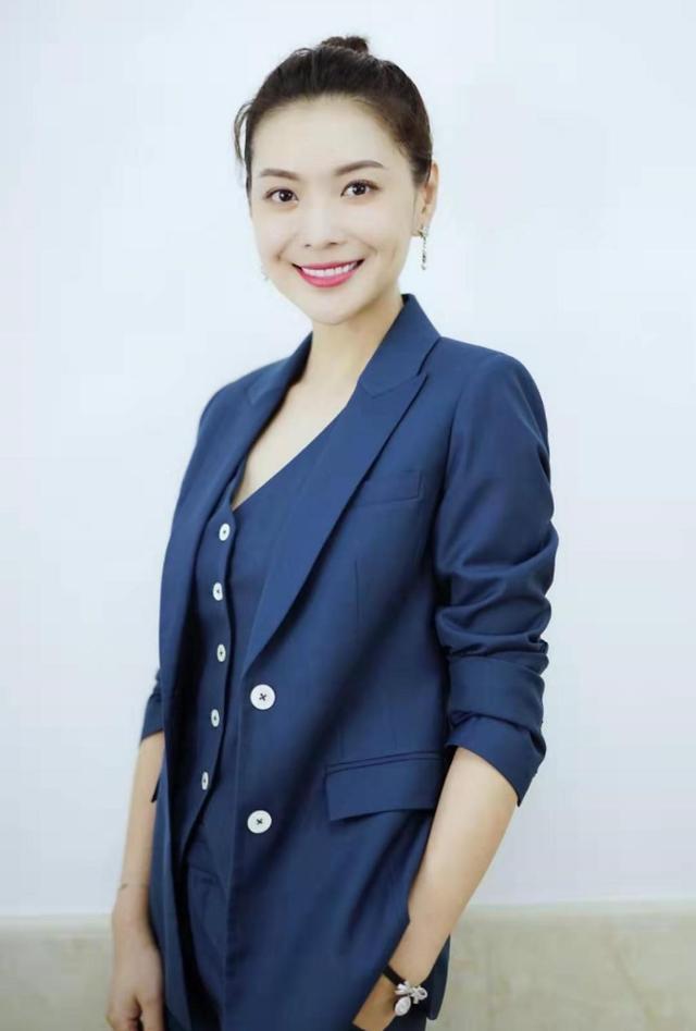 北京电视台美女主持人风采一览，美与知性并存