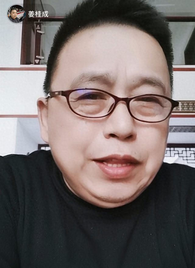 金牌评委姜桂成直播罕见发飙?曾捧红大衣哥,师承相声大师侯耀文