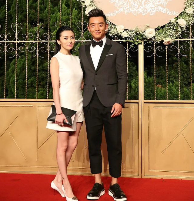 黄晓明夫妇婚礼复盘:3对夫妻离婚,2对情侣分手,TF变化大