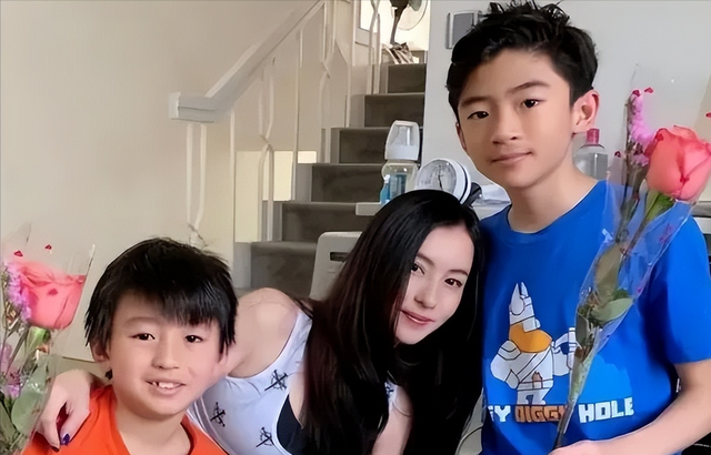 张柏芝小儿子谢振南正面照曝光,颜值比大哥顶!网友:父母基因强
