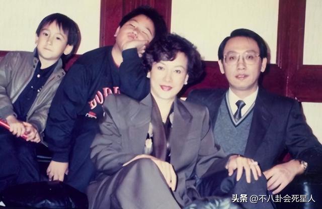 4位大龄未婚百亿富二代,未婚生子,女友换不断,40岁仍单身