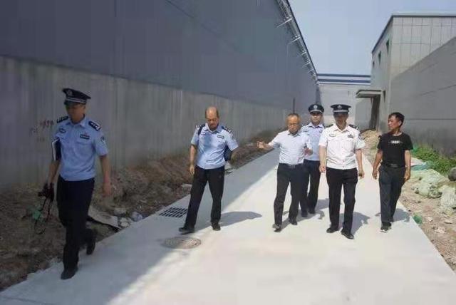 西安阎良区政协副主席李小刚一行视察调研阎良区新看守所建设工作