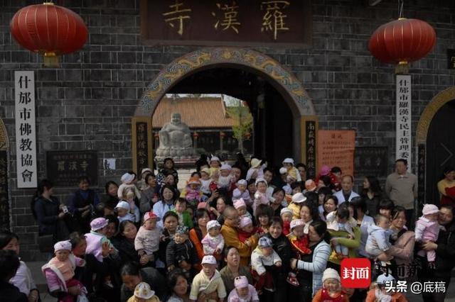 汶川地震寺庙出生的108个“罗汉娃”长大了:有人不想被关注有人觉得“幸运平常”看到僧人会合掌喊“师傅”
