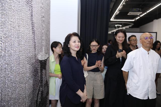 中国当代艺术年鉴展:影像何以热门,评论何以缺失