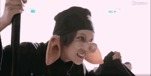 她是《恋爱先生》里抢眼的长腿精，竟然也能放下包袱扮丑耍宝？