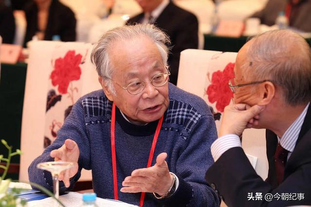 何祚庥,被网友称为老顽童,让我们来重新认识何院士的科学成就。