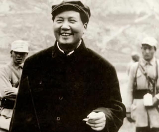 1949年,罗荣桓接前妻之女进京生活,林月琴大方送新皮袄给颜月娥