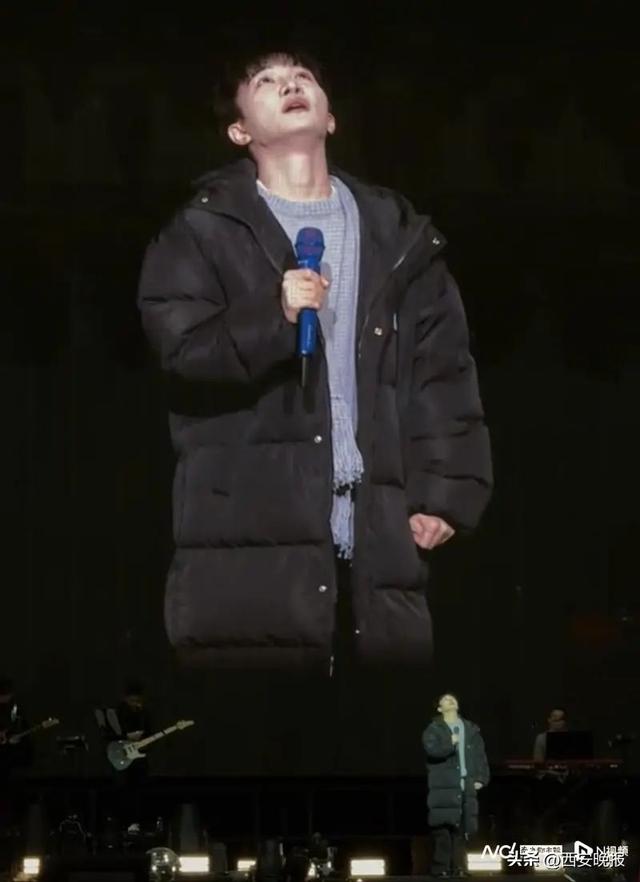 歌手周深含泪鞠躬道歉,“从来没有这么害怕站在舞台上”