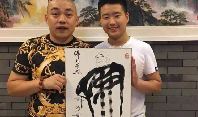 书法神童何世龙:9岁进书协,11岁4个字卖11万,今21岁的他在干啥