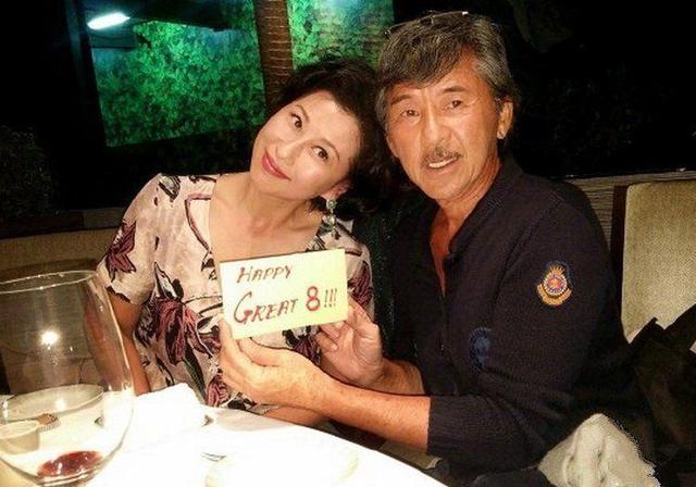 74岁林子祥和60岁叶倩文近照,一个头发花白,一个满脸皱纹