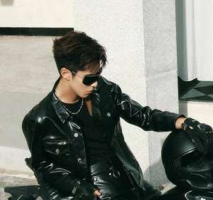 王鹤棣的家世(王鹤棣：普通家庭出身，他何以璀璨成谜？)