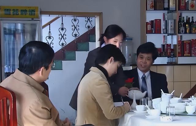 刑侦剧连载56:女星垃圾桶中惨死,凶手灵感竟是奔驰车