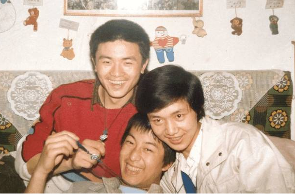 刘奕君:人生低谷期净身出户,二婚娶小娇妻终获幸福