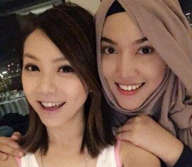 知名歌手茜拉全家遭辱骂！前男友被疑是攻击者，曾与女方父母不和