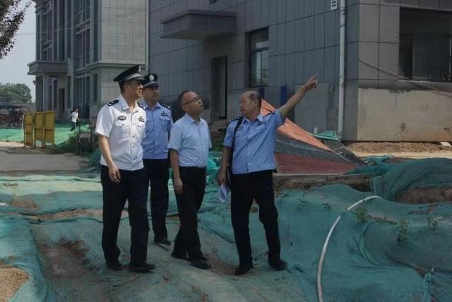 西安阎良区政协副主席李小刚一行视察调研阎良区新看守所建设工作