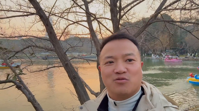 南京玄武湖就想到胡军演的朱元璋