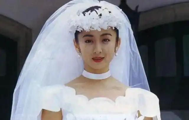 日美魔女齐藤由贵终于离了!出轨已婚医生多年,30年老公黯然离家
