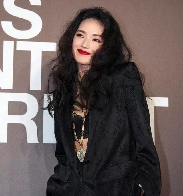 越“老”越美的6位女星,年轻时平平无奇,年纪大了反而美了