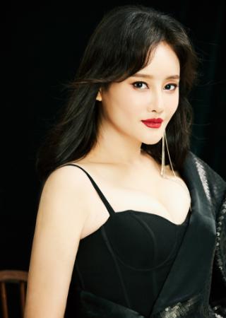 牛丽燕出身武术世家，不折不扣的女神，真实随性散发着迷人魅力