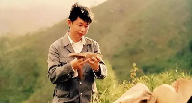 妻子病逝1年后娶小25岁娇妻,公司年入2934亿,坐拥2333吨金矿