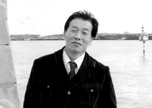 他独立执导《庐山恋》,捧红新人张瑜郭凯敏,90岁去世让人怀念