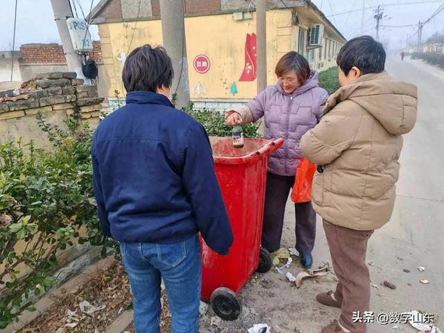 莱西市南墅镇积极开展“有害垃圾收集日”宣传活动