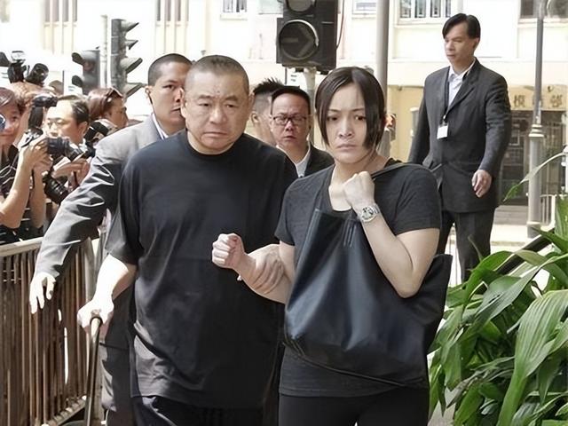 刘銮雄3个女儿：长女41岁无人敢追，次女改名，小女儿6岁身价80亿
