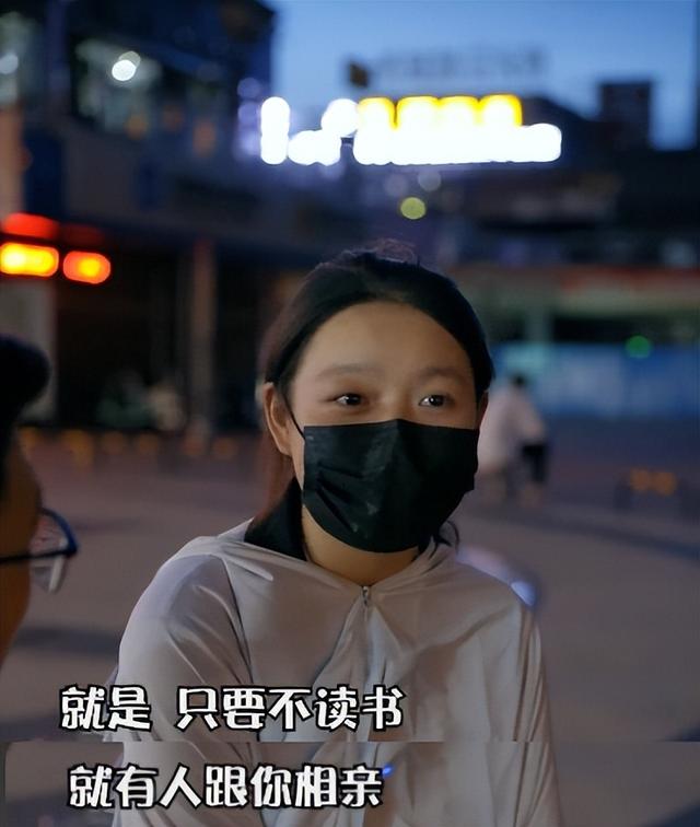 昨夜,她的笑容,让全网心疼……