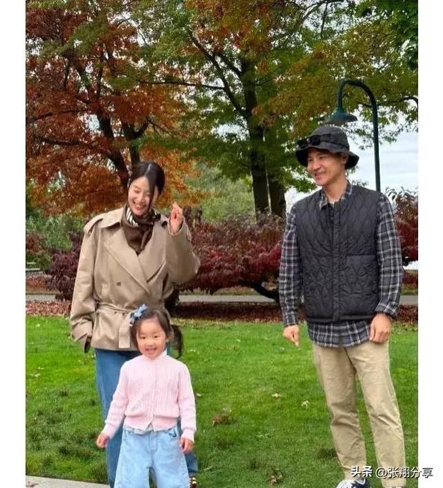 韩智慧和检察官老公带女儿出国旅行,女儿乖巧可爱一家人好幸福