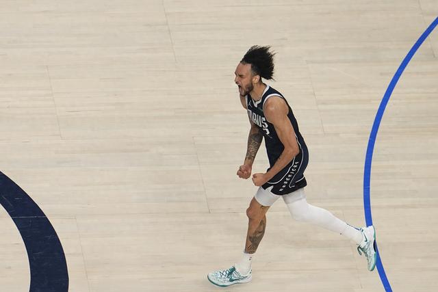克莱:莱夫利的转身和勾手让我印象深刻 勾手在NBA几乎失传了