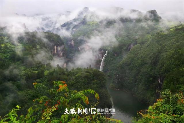天青色等烟雨,而我在等你