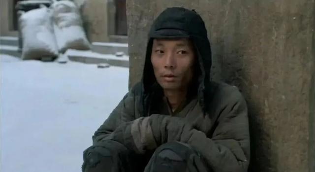 余华《活着》:心理韧性,决定了一个人能走多远!